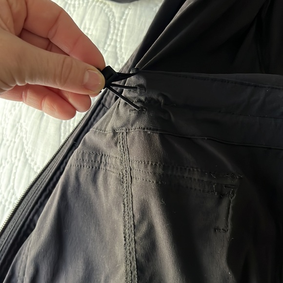 Eddie Bauer lightweight black jacket w/ hood— women size extra large - Picture 6 of 6